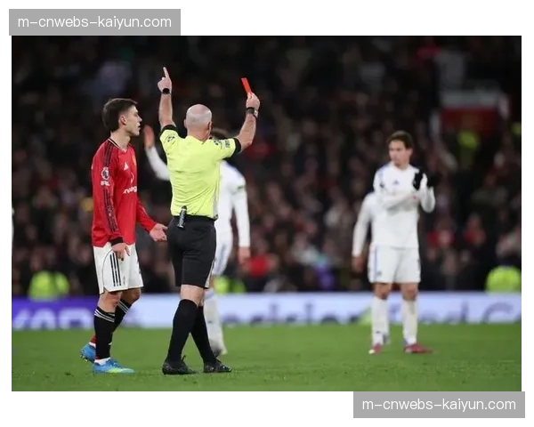 争议判罚再引关注：利马拉对手头发被直红罚下，此前富勒姆后卫同样动作却没事